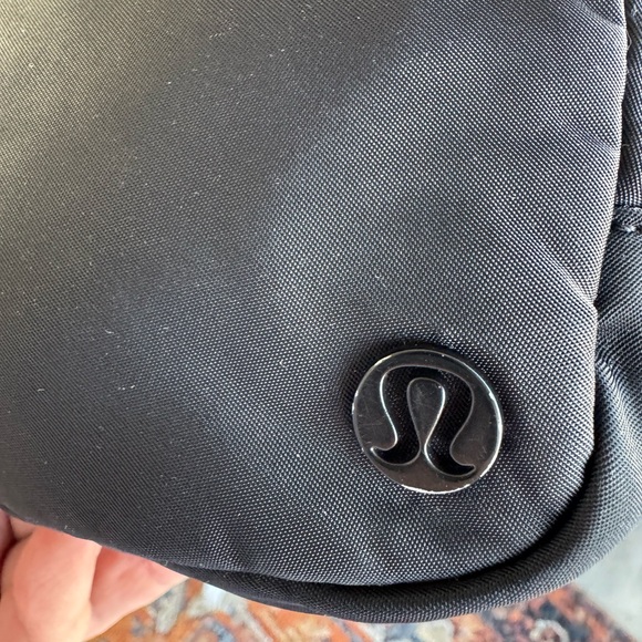 Lululemon Everywhere Belt Bag Balck - Picture 4 of 11